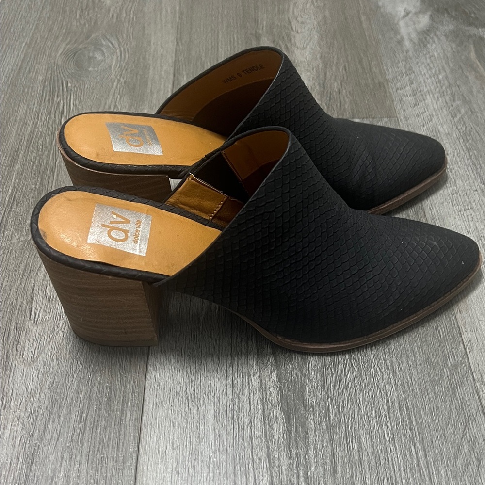 DV by Dolce Vita Women's tendle block heel Textured Black Mules / black / size 9